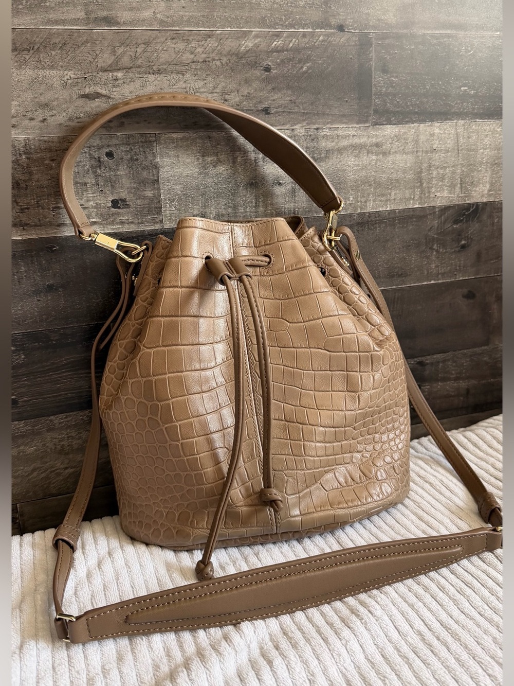 Elizabeth & James Cynnie  Camel bucket bag